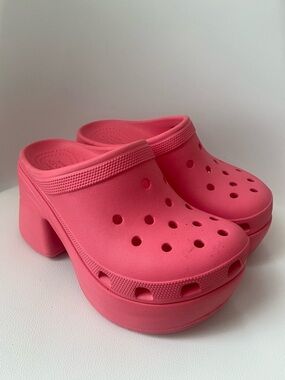 CROCS Women's Platform Clogs in Bright Pink